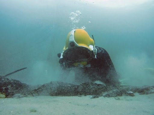 UCC underwater commercial diver